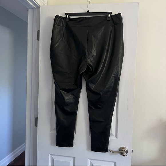 Size 2X ModCloth Black Faux Leather Leggings - Picture 3 of 5
